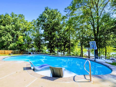 Secluded Lakefront | Private Pool | Dock | Hot Tub