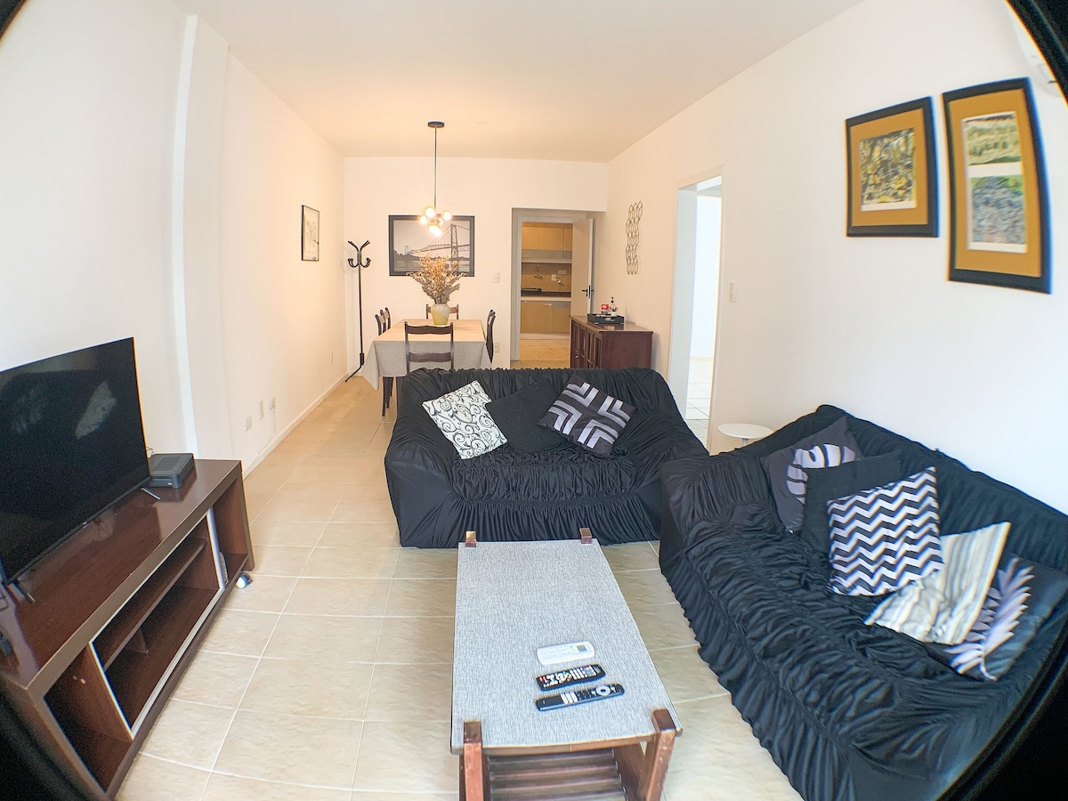 Successful Airbnb property: Comfort and space in the sea block in Balneário Camboriú