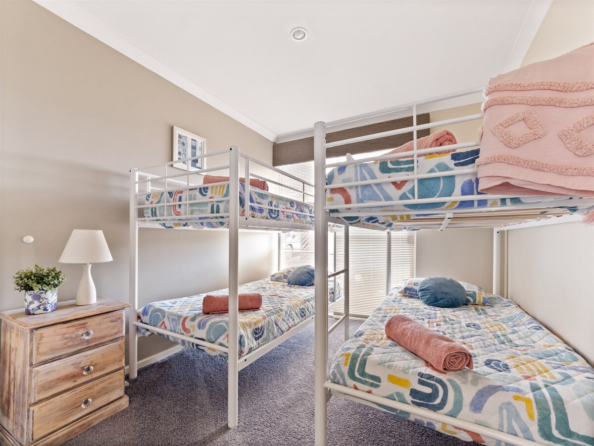 חדר שינה 4 - מיטות קומתיים