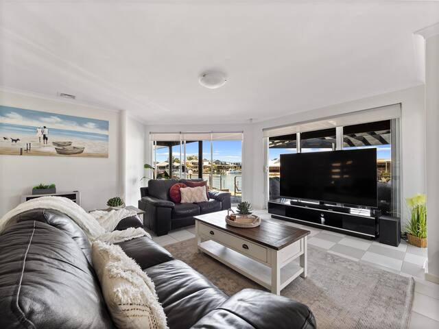 Cambria Island – Couples Retreat gallery image 3