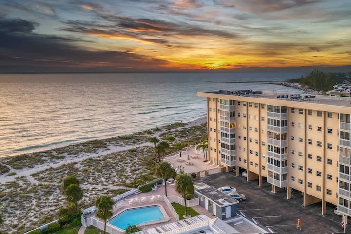 Gulf, Beach, Pool View Balcony On Venice Beach - Venice, FL