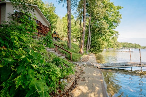 The Sand Bar - Spacious Long Lake Waterfront