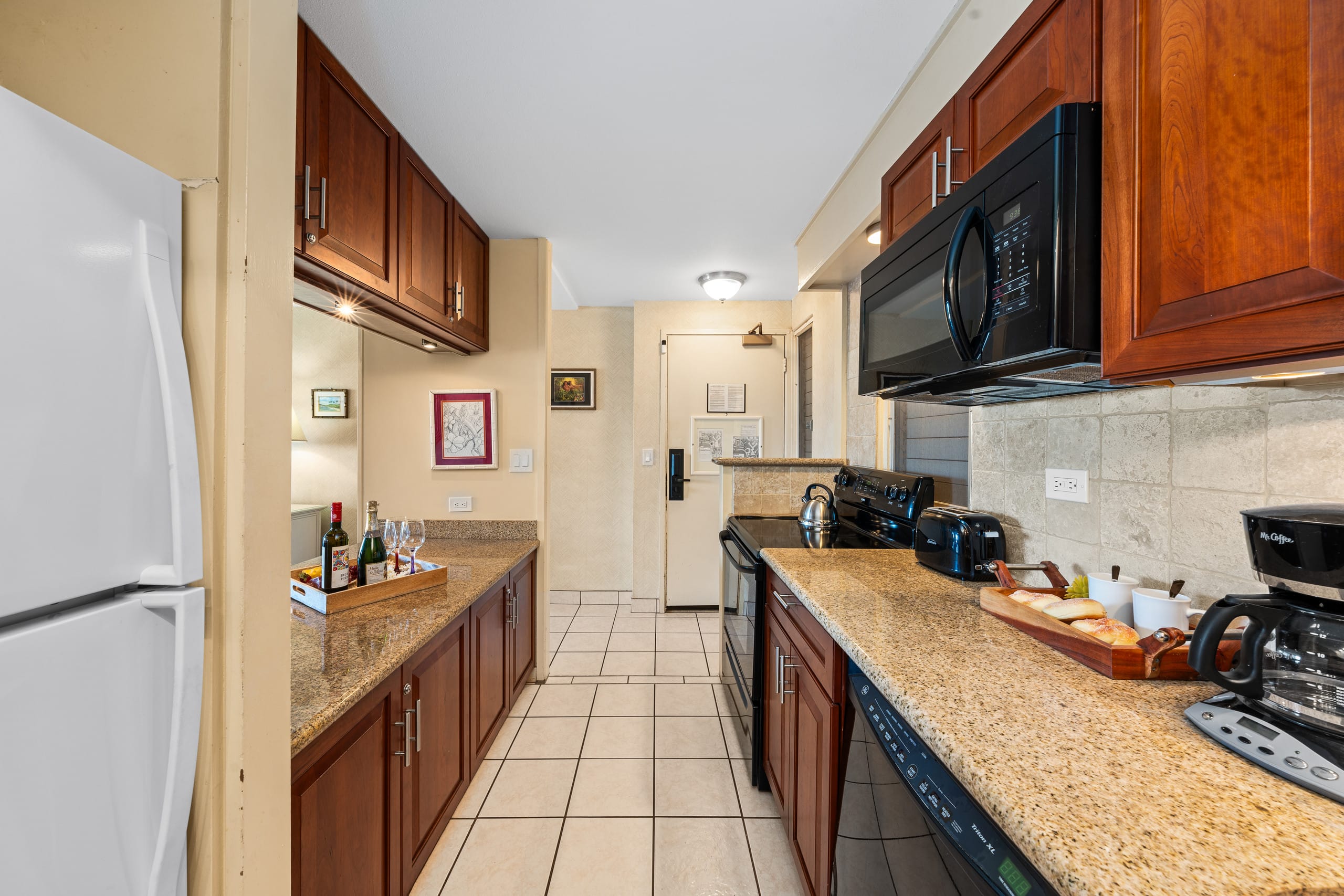 Condo in Lahaina · ★5.0 · 1 bedroom · 3 beds · 1 bath - Image 11