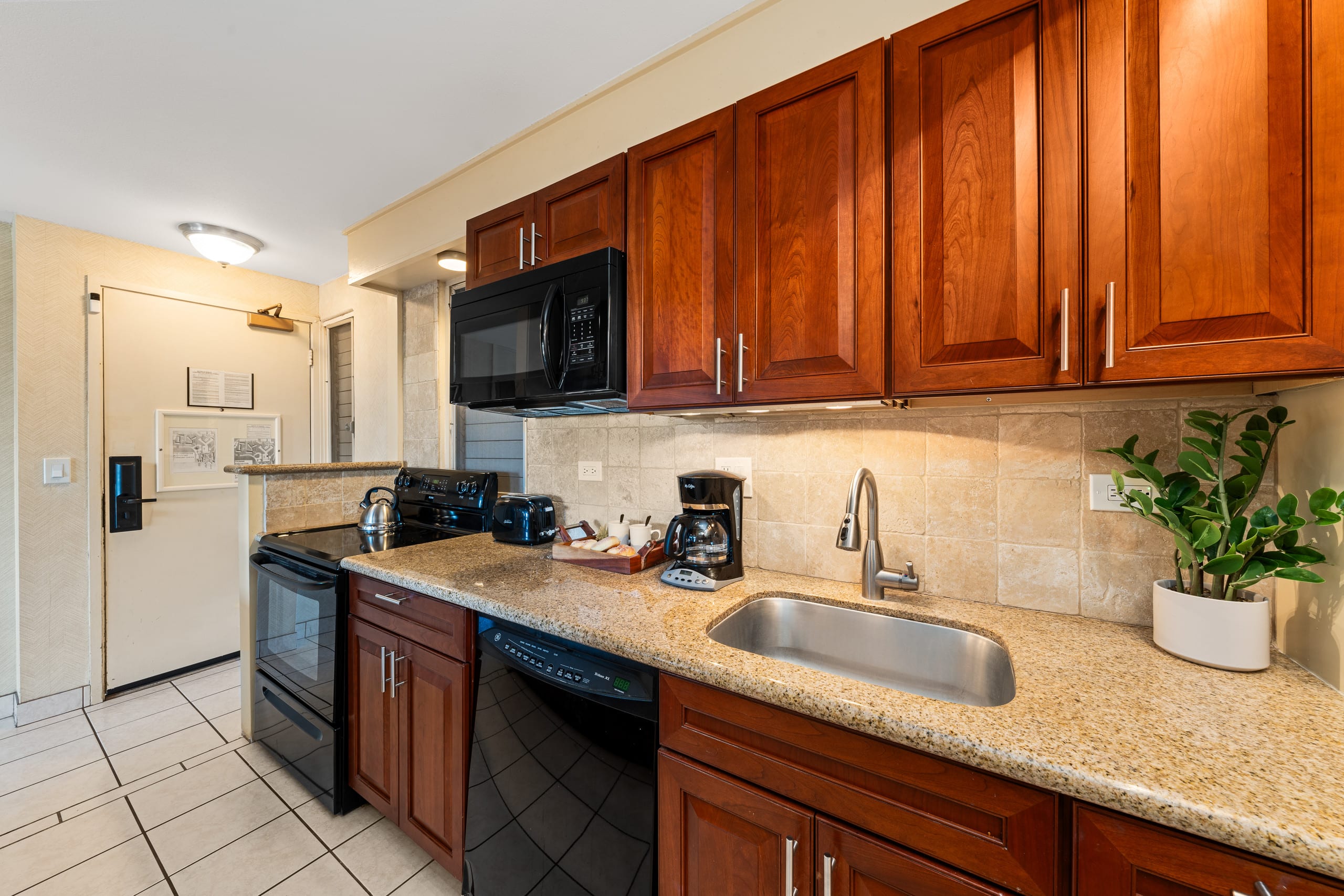 Condo in Lahaina · ★5.0 · 1 bedroom · 3 beds · 1 bath - Image 12