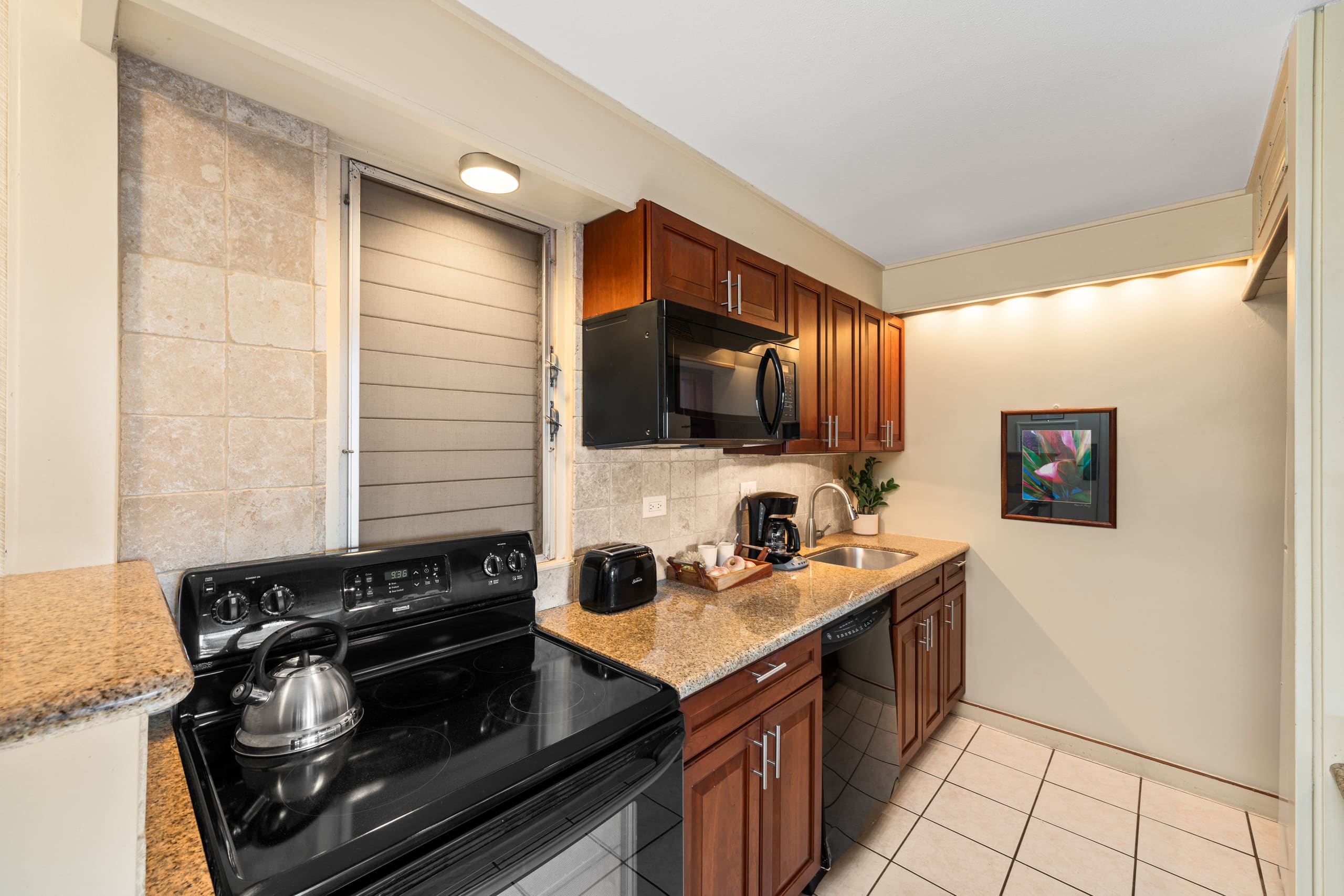 Condo in Lahaina · ★5.0 · 1 bedroom · 3 beds · 1 bath - Image 14