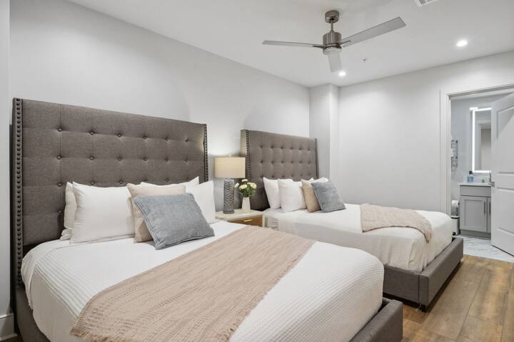 Luxe Unit Near Superdome – Walk to a Saints Game! gallery image 5