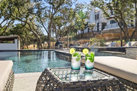 Villa 2 | 2BR | Firepit | Pool | Hot tub |Cornhole