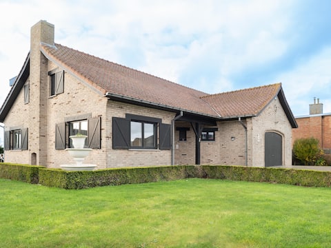 Beautiful villa with spa a stone's throw from th