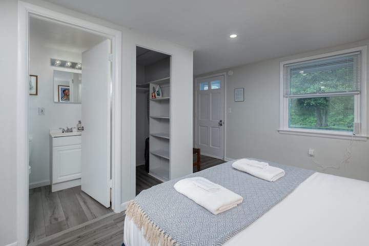 The Morgan Studio · Near Mystic, Casinos + Uscga - Mystic, CT