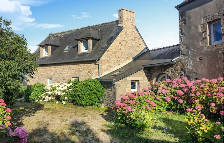 Beach Front Home In Plouguerneau With Wifi - Plouguerneau