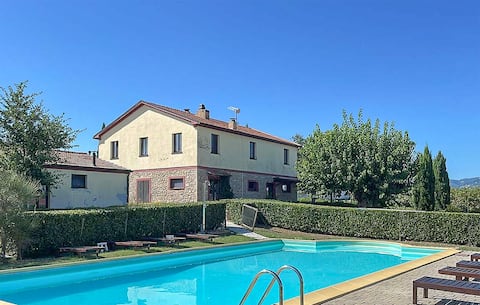 9 bedroom gorgeous home in Cingoli