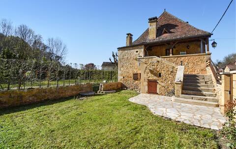 Awesome home in Cenac-Et-Saint-Julien