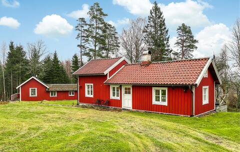 Gorgeous home in Kinnahult with kitchen