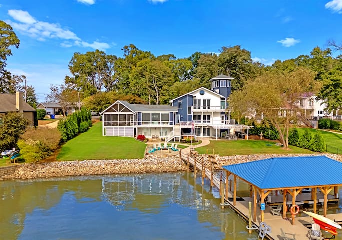 image 51 of 72, Sprawling home with plenty of room to hangout with family, friends, colleagues, and more.