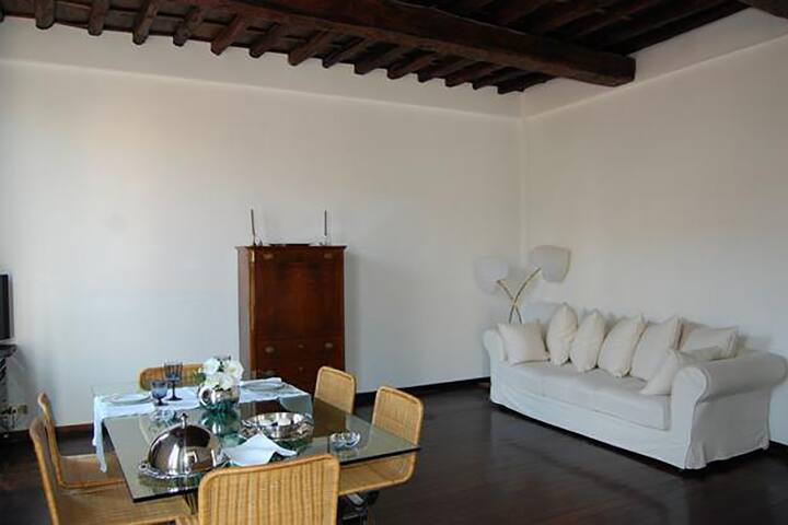 Perfect Bright Prime Spanish Steps-Balconies-Chic gallery image 4