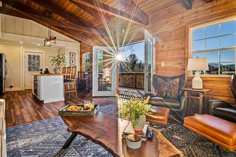 Top Airbnb: Walk to BE | Hot Tub | Game Room / Amazing Views in Banner Elk
