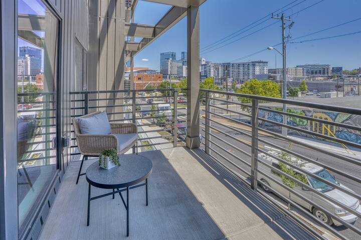 Luxury 4BR Condo|Concierge-Pool-Walk to Downtown! gallery image 4