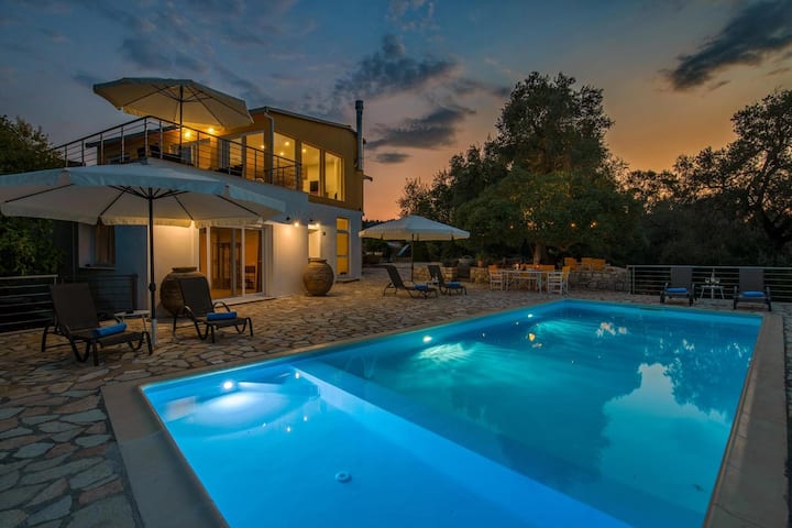 Contemporary Villa With Pool Views - Paxi