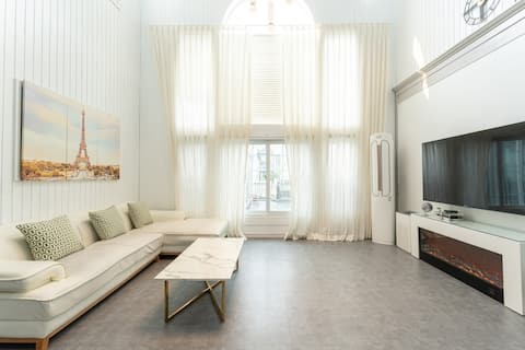 A clean and comfortable accommodation to create a unique trip. Private room. Daily blanket replaceme