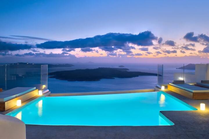 Neptune Estate: Greek Elegance with Caldera Views gallery image 5