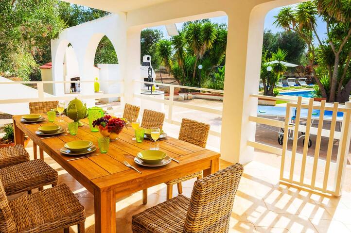 Villa Olivier by Villa Plus gallery image 3