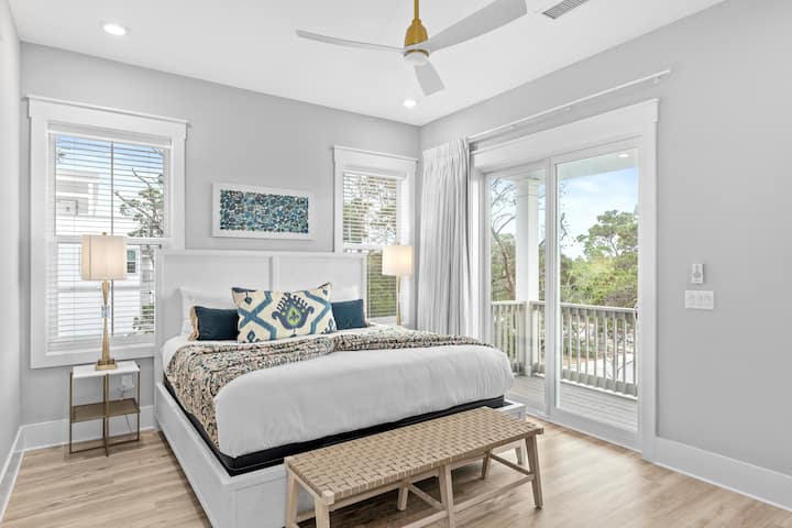 Dhoma e gjumit 2 ka një krevat dopio "king" dhe banjë ngjitur me dhomën.