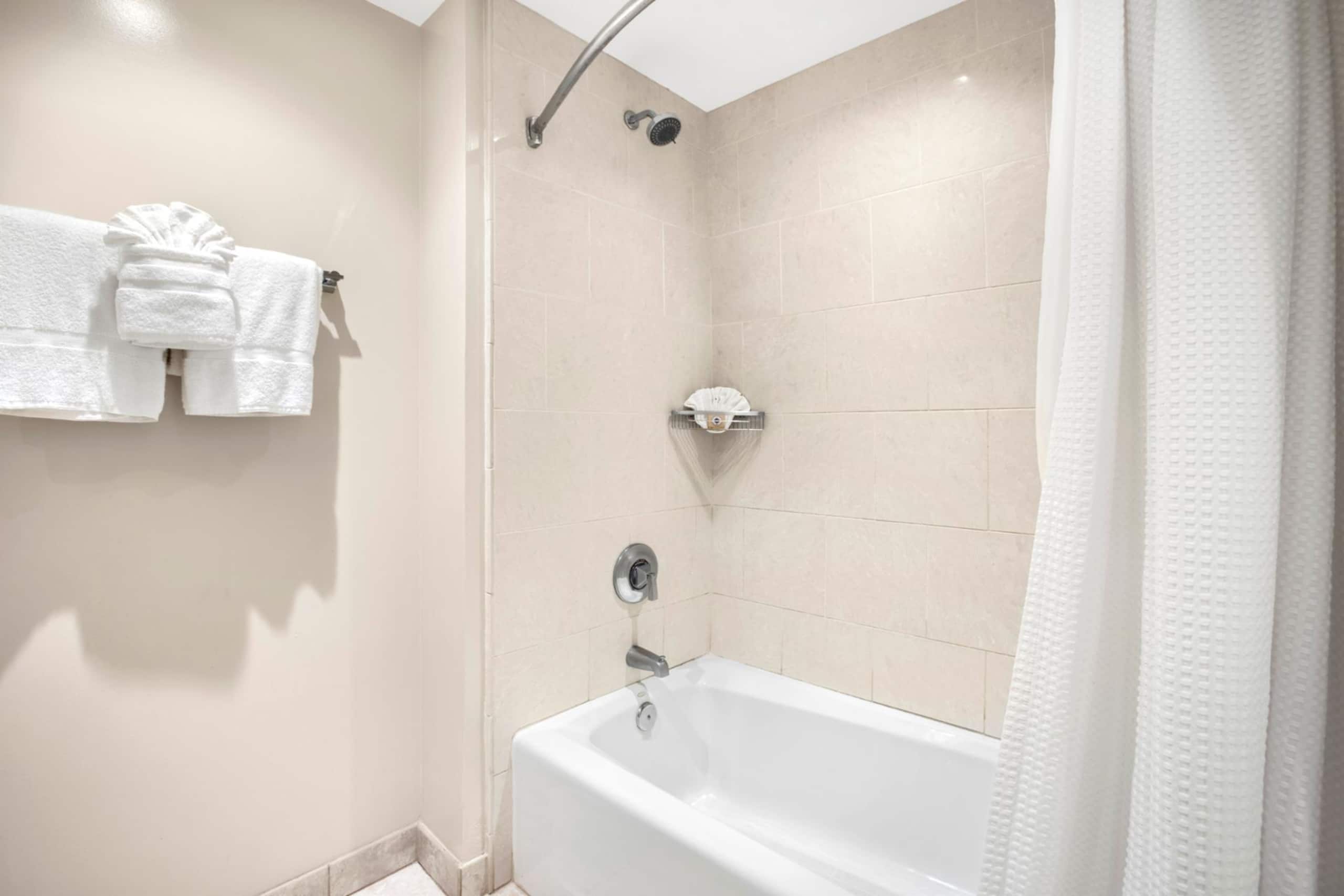 Condo in Lahaina · ★4.86 · 1 bedroom · 2 beds · 1 bath - Image 25