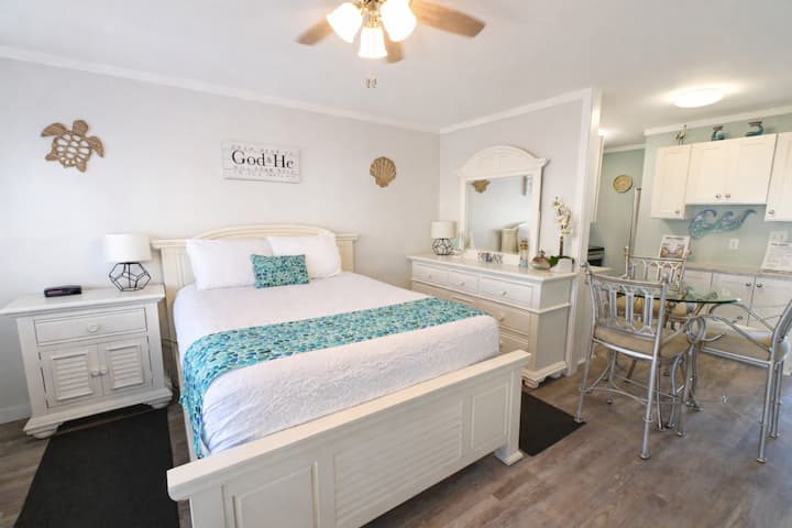 Sandpiper Cove Unit 8135 With Free Beach Service - Destin, FL