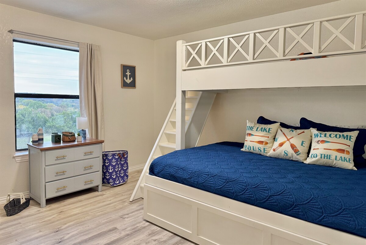 dhomë gjumi 3 - krevat dopio "queen" dhe loft lojërash