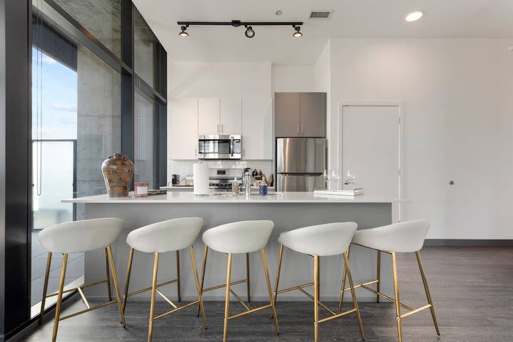 Stylish 2BR Retreat in Fulton Market for Getaways gallery image 2