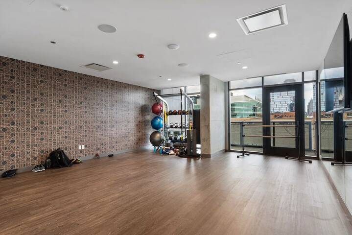 Stylish 2BR Retreat in Fulton Market for Getaways gallery image 4