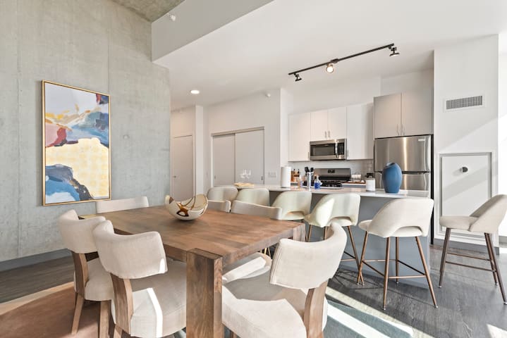 Explore Fulton Market + Retreat in Modern Comfort gallery image 2