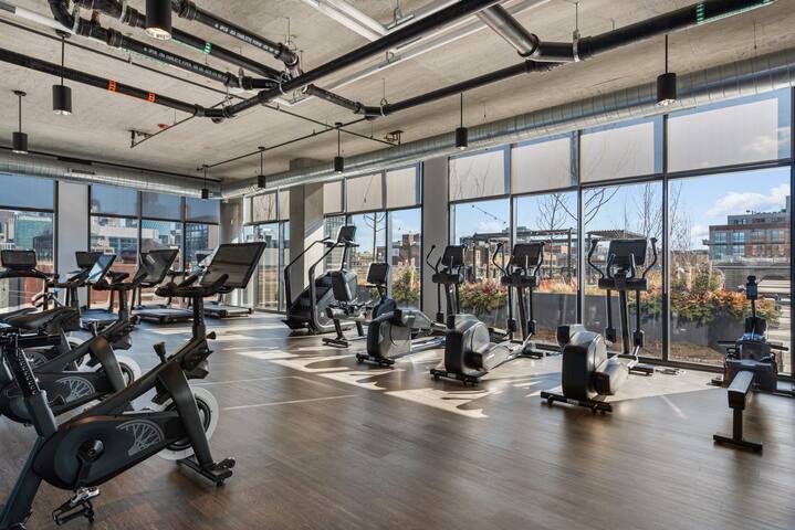 Explore Fulton Market + Retreat in Modern Comfort gallery image 4