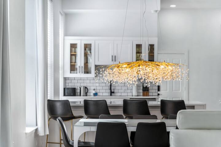 Luxe Spacious SFH in Bucktown w/Secure Parking gallery image 5