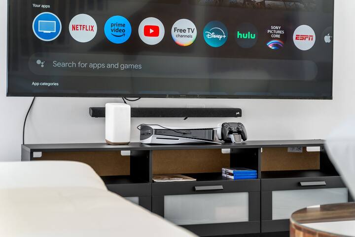 Luxe Spacious SFH in Bucktown w/Secure Parking gallery image 4