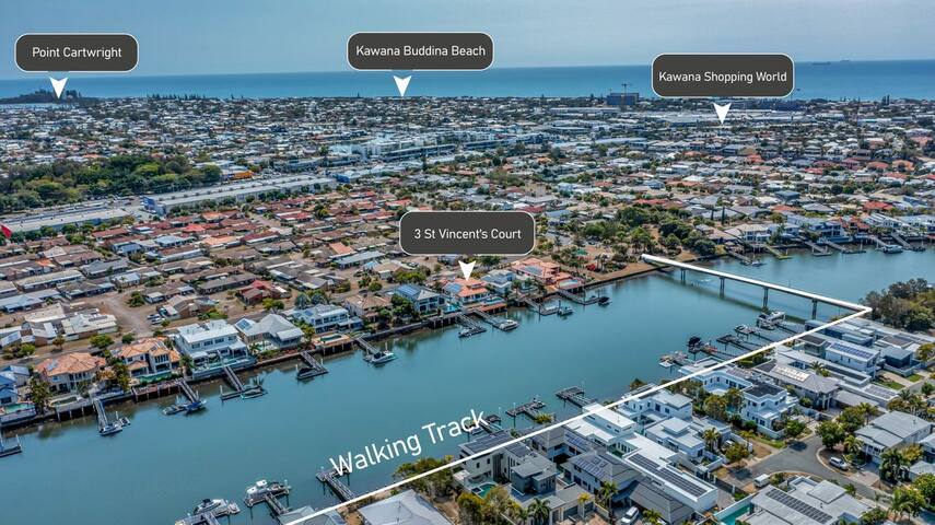 Luxury waterfront holiday home, Sunshine Coast gallery image 3