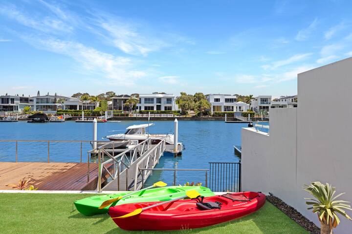 Luxury waterfront holiday home, Sunshine Coast gallery image 5