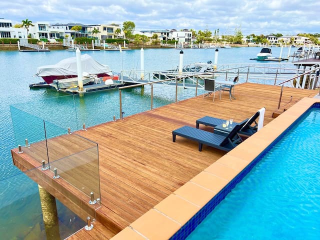 Luxury waterfront holiday home, Sunshine Coast