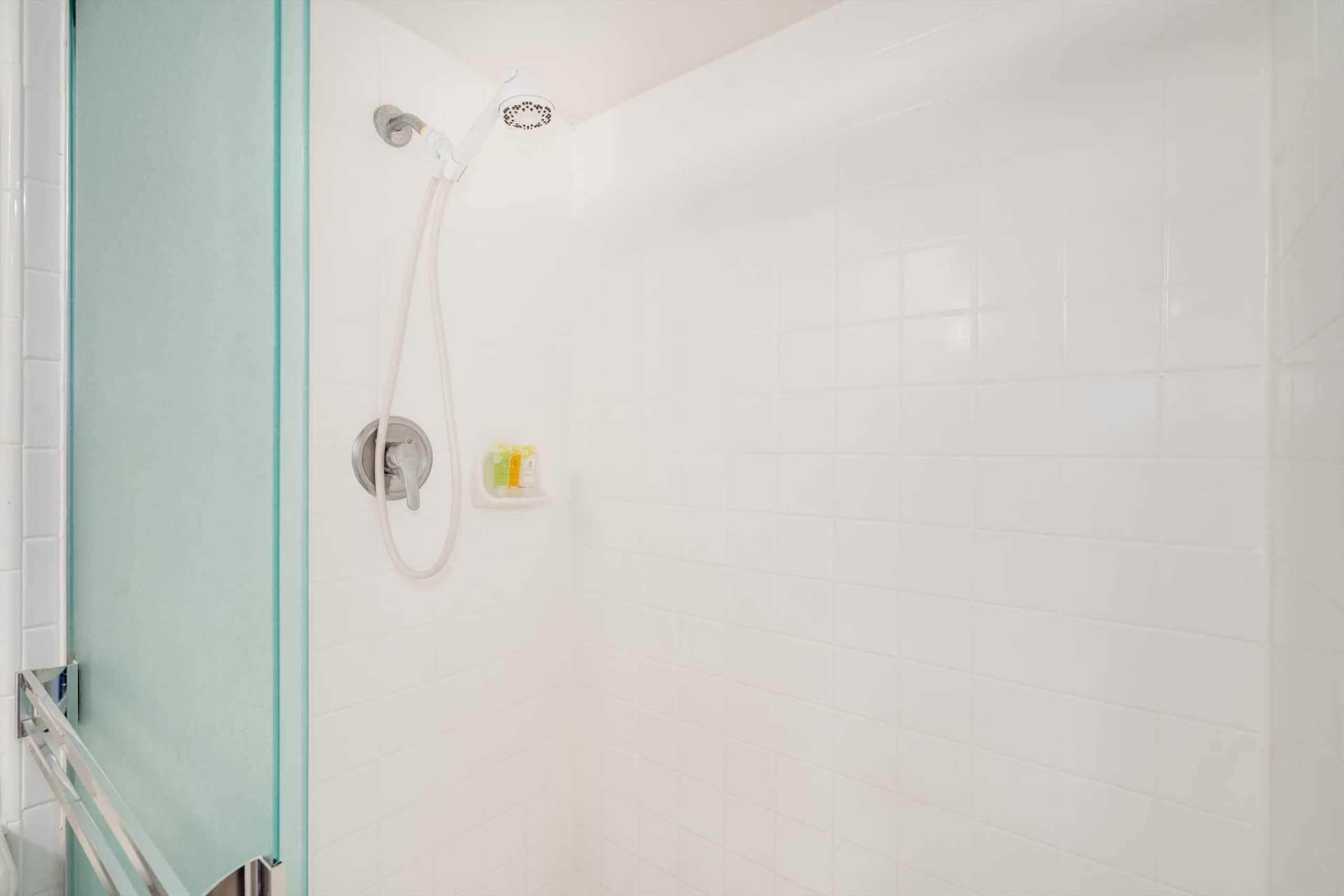 Condo in Honolulu · ★4.76 · 1 bedroom · 1 bed · 1 private bath - Image 17