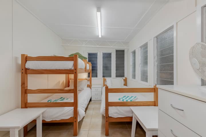 Innes, אחד משני חדרי השינה הנוחים 