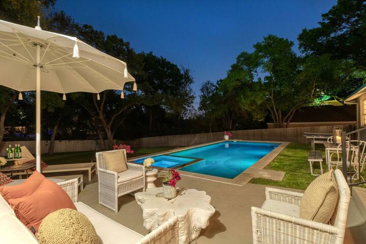 Downtown | Heated Pool | Hot Tub | Ping Pong gallery image 2