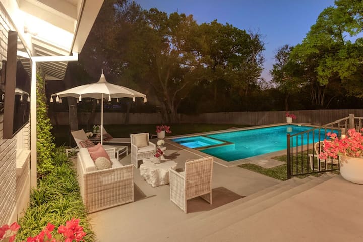 Downtown | Heated Pool | Hot Tub | Ping Pong