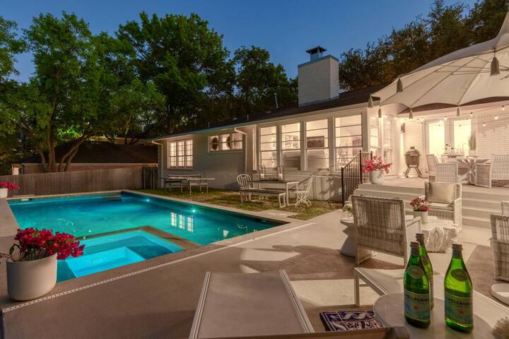 Downtown | Heated Pool | Hot Tub | Ping Pong gallery image 3