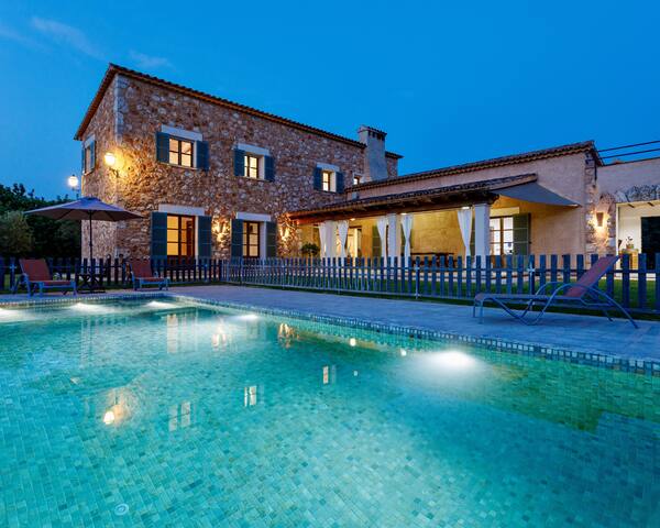 Cas Coix. Jacuzzi, gym & pool