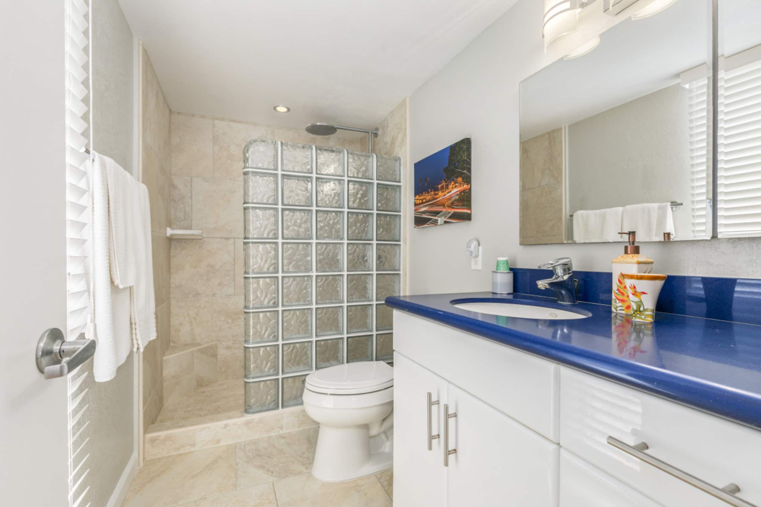 Condo in Kailua-Kona · ★4.61 · 2 bedrooms · 2 beds · 2 baths - Image 11