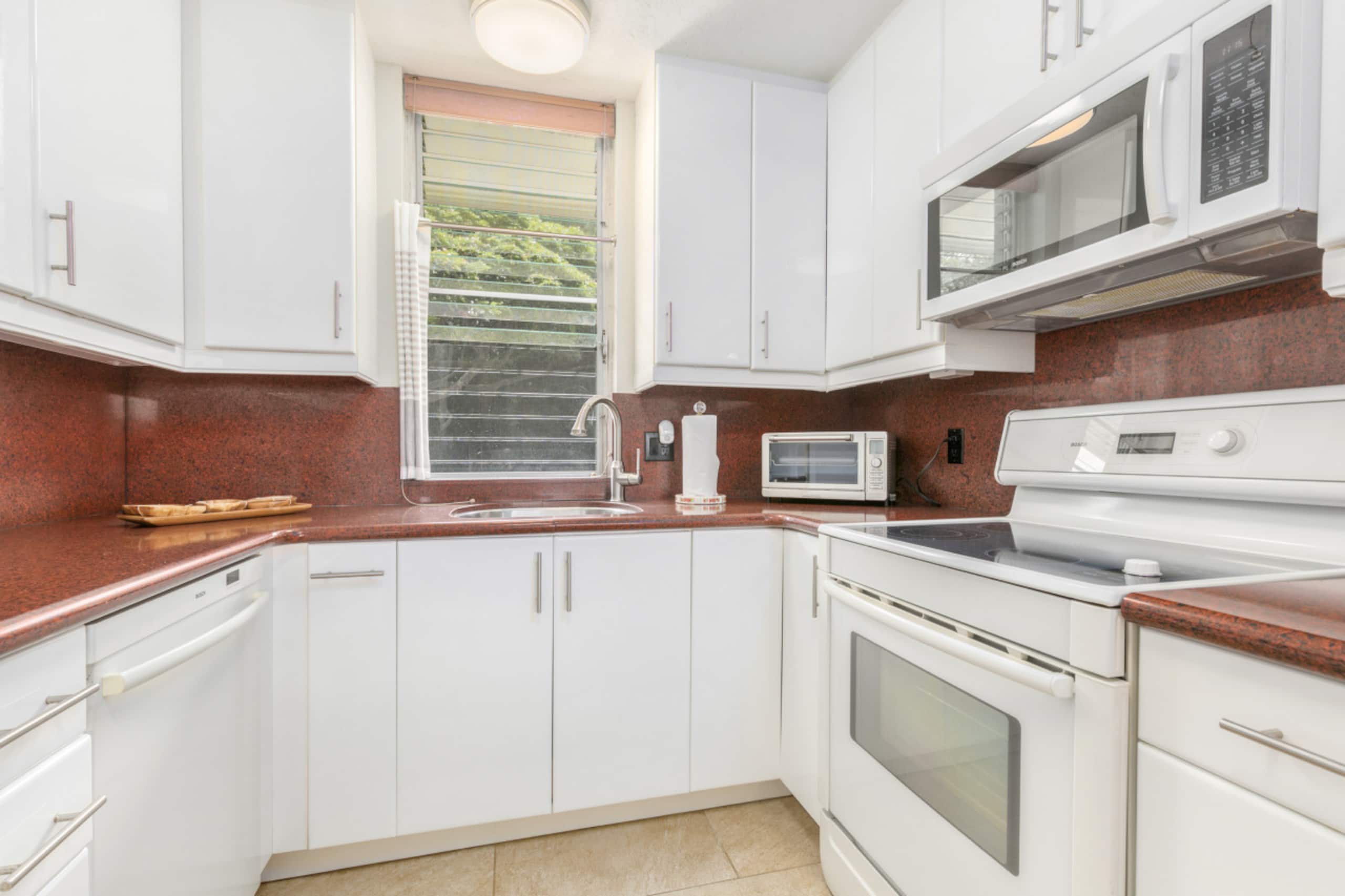 Condo in Kailua-Kona · ★4.61 · 2 bedrooms · 2 beds · 2 baths - Image 2