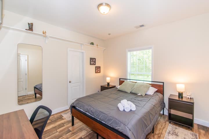 მე-3 საძინებელი სმარტ-ტელევიზორით (ორადგილიანი საწოლი)