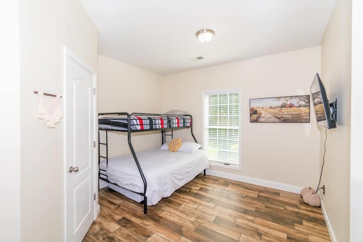 მე-5 საძინებელი სმარტ-ტელევიზორით