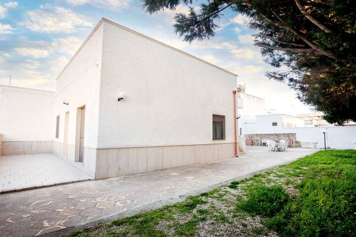 Villa Estrela | on the beach of Torre Lapillo gallery image 4