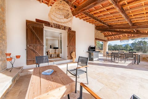 La Maison de Jean - House with stock tank